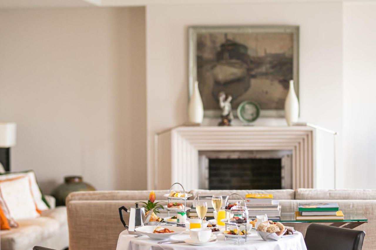 Rocco Forte Hotel Amigo Bruxelles Esterno foto Afternoon tea at the Mandarin Oriental, Paris