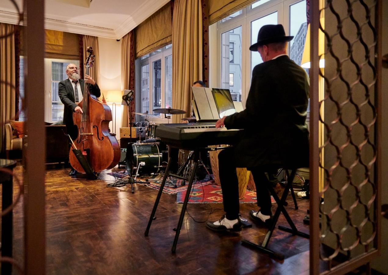 Rocco Forte Hotel Amigo Bruxelles Esterno foto Jazz band at the Hotel Axelmannstein